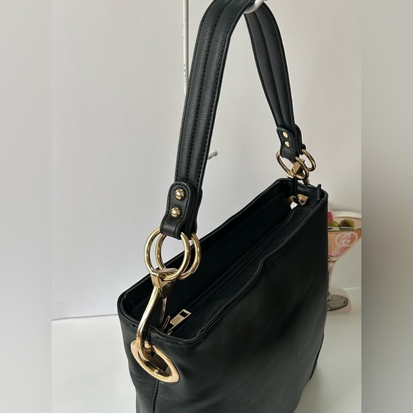 Elegant Black Faux Leather Shoulder Bag - Picture 4 of 13
